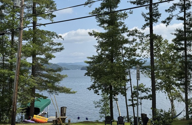 Lakefront house with mountain-range views, waterfront dock, 2 SUPs & kayak