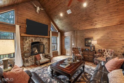 Lakefront Log Cabin On Emerald Isle With Hot Tub