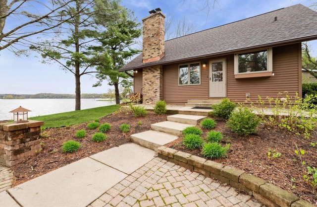 Lakefront Luxury | 3BR Cabin w/Piers + Kayaks
