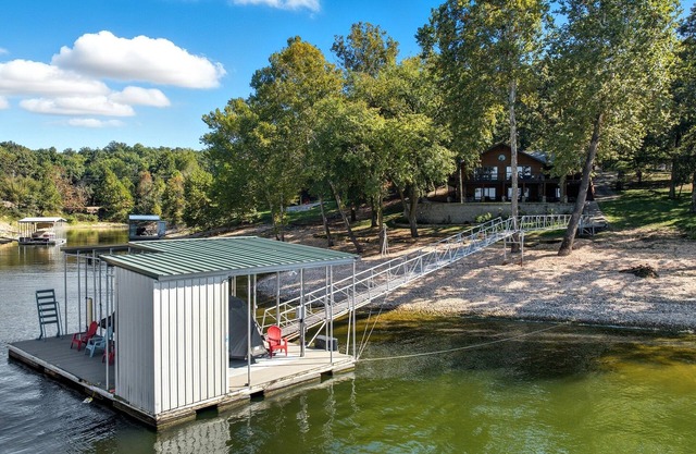 Lakefront Luxury Log Cabin on Grand Lake O’ the Cherokees