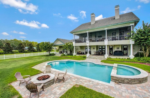 LakeFront Manor Executive Manicured Estate on 5 Acres exceptional Sunsets and Lake View