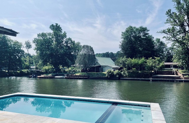 Lakefront Paradise Awaits! 2025 New Construction on Lake Hamilton!