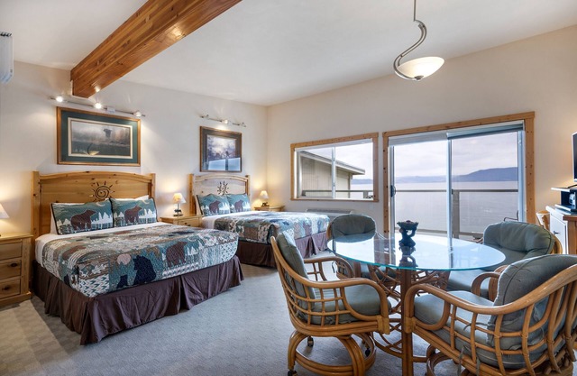 Lakefront Studio with views!