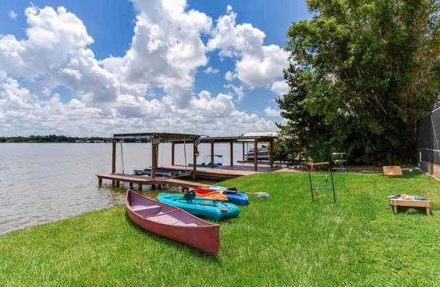 Lakefront Tampa/Heated Pool/Sunrise Views/Kayaks/Games/Outdoor Bar/Sleeps 10