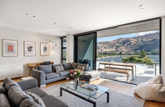 Lakefront View Apartment with Sauna