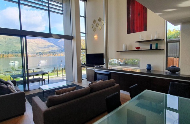 Lakeshore Springs Apartments