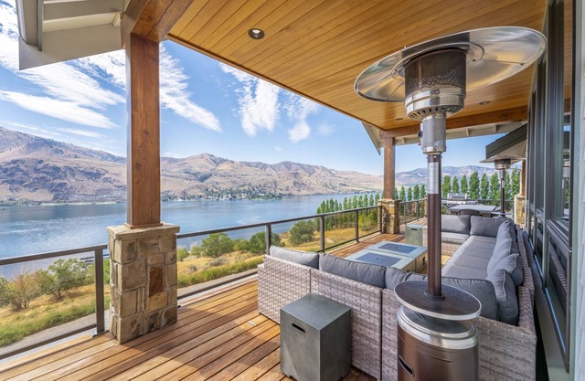 Lakeside Bluff at Chelan Lookout Vacation Rentals