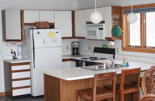 Lakeside Deck House With Magnificent Views Of Lake Champlain.