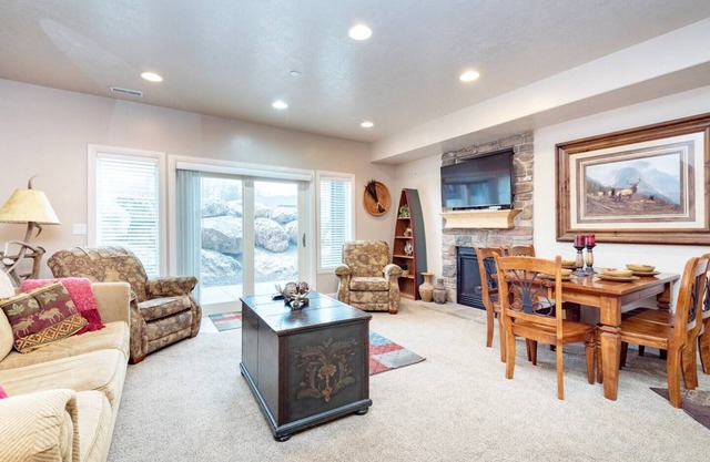 Lakeside Escape LS 36B 2 BR |Ski & Snowboard |Hot Tub