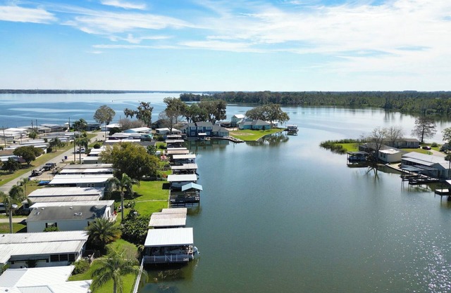 Lakeside Landing on Lake Dora w/Boat Dock