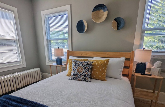 Lakeside Studio | Cozy East Side Apartment