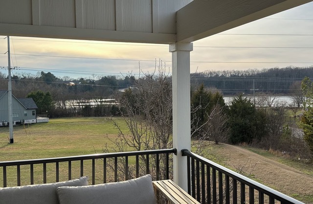 Lakeside Tims Ford Lakehouse Resort Style Pool, Lake Balcony, Firepits, Hot Tub.