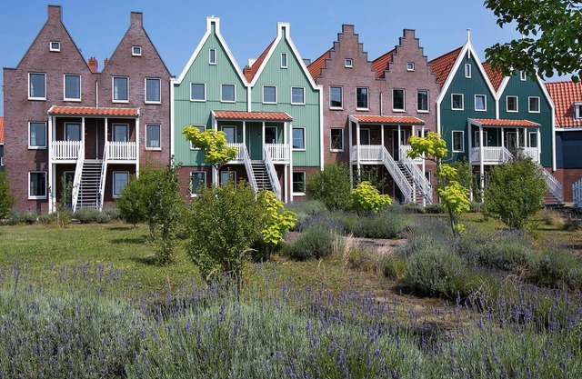 Lakeside Villa in Volendam