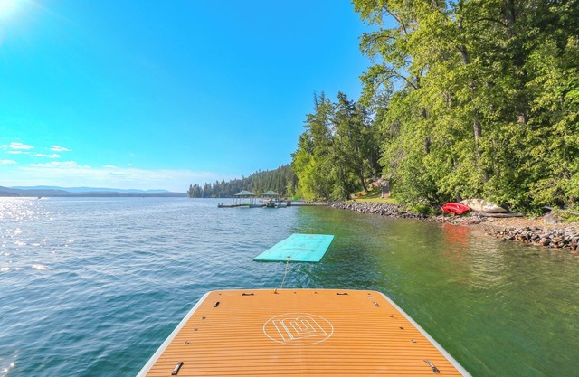 Lakeside Whitefish Cottage w/Private Hot Tub!