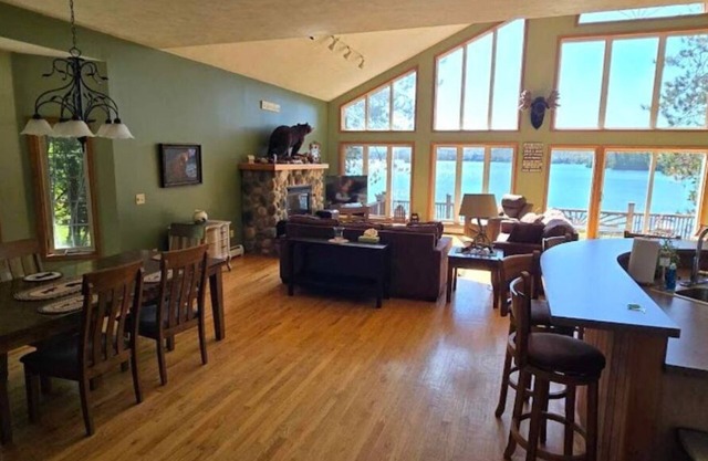 Lakeview Chalet @ Beachfront Eagle Bay Village