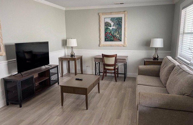 Lakeview Deluxe One-Bedroom Suite