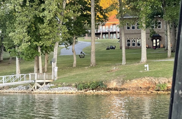 Lakeview Retreat: Dock, Boat Slip, Spacious for multi-family