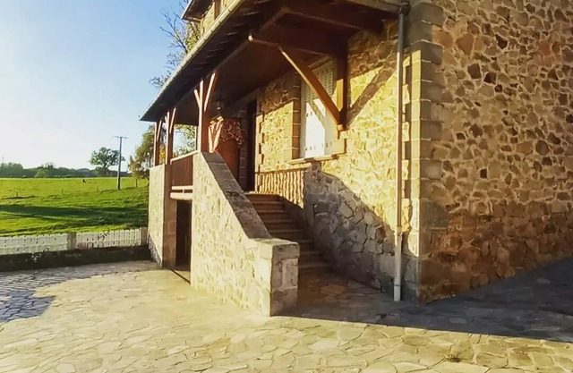 Lamalpapoche gîte in the heart of an old-fashioned farm with unusual animals.