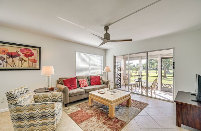 Lanai & Golf Course View: Cozy Condo in Naples!