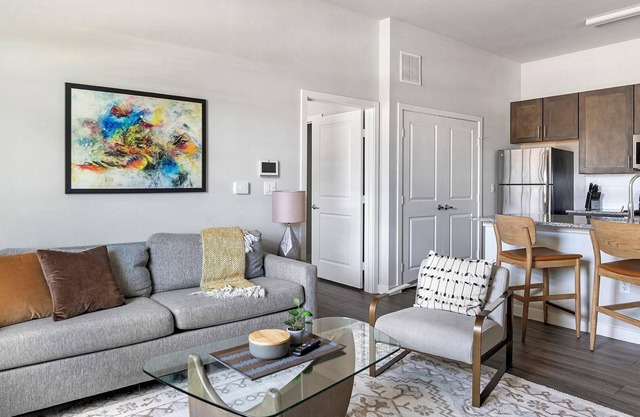 Landing | Amazing 1BD, Pool, Gym