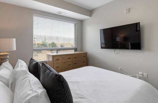 Landing at 644 City Station - 3 Bedrooms in Fairpark