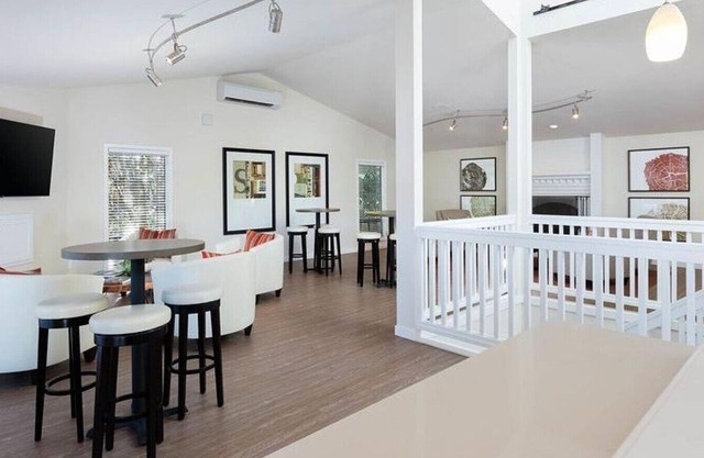 Landing at Skyline Redmond - 2 Bedrooms in Grass Lawn