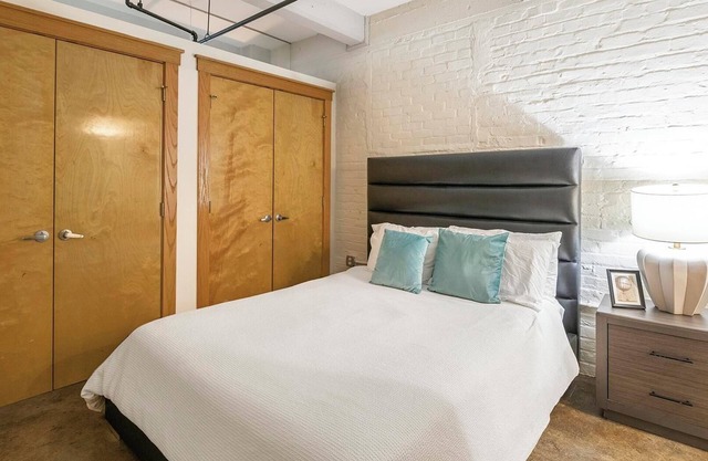 Landing at Star Lofts - 2 Bedrooms in Petersburg