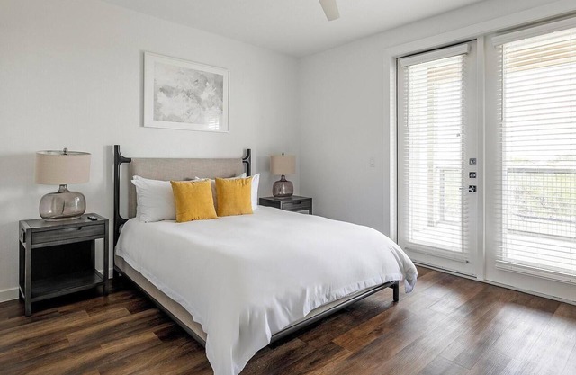 Landing at The Artesian at Bee Cave - 1 Bedroom.