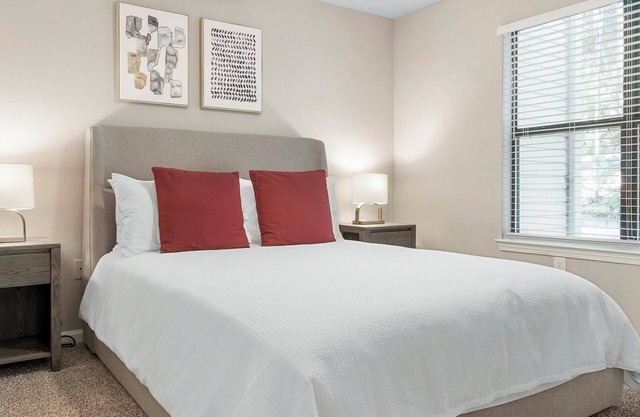 Landing at Vanguard - 2 Bedrooms in Newberry