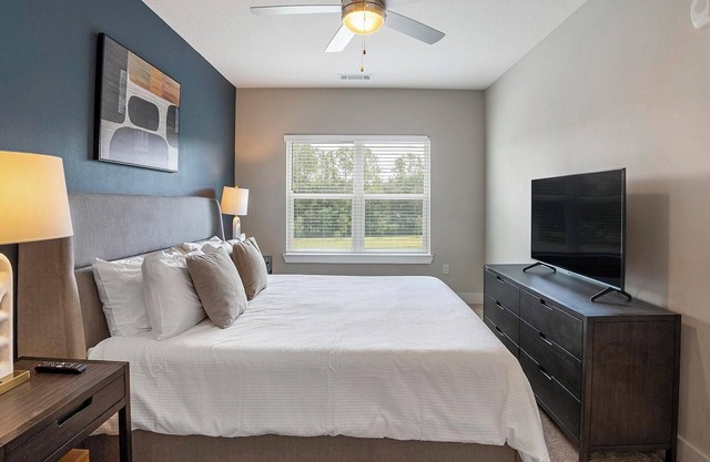 Landing at Vanguard - 2 Bedrooms in Newberry