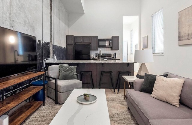 Landing | Beautiful 1BD, Courtyard, Gym