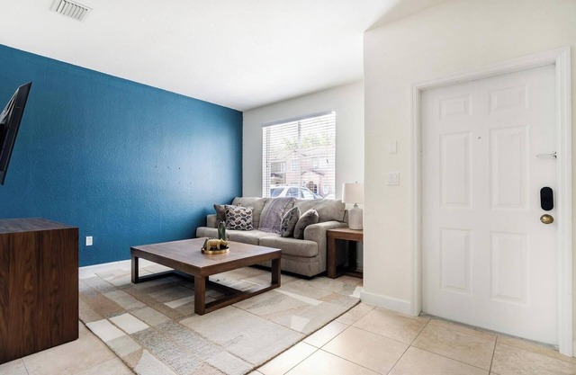 Landing | Beautiful 3BD, Pool