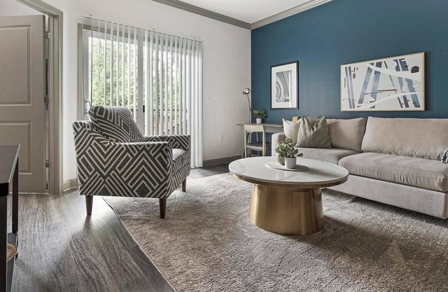 Landing | Chic 2BD, Gym