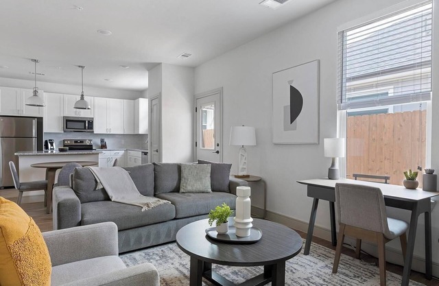 Landing | Chic 2BD, Yoga Studio, Pool