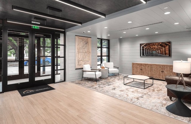 Landing l Sleek Studio w/Rooftop Views