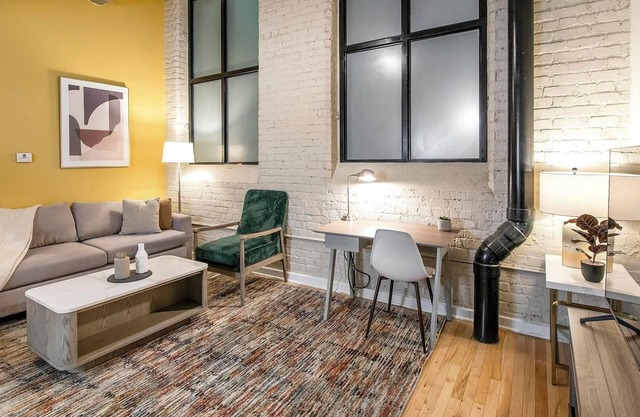 Landing | Stunning 1BD, Pool, Gym