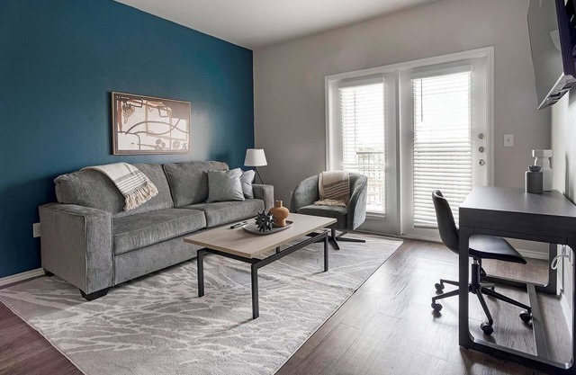 Landing | Stunning 2BD, Gym, Pool