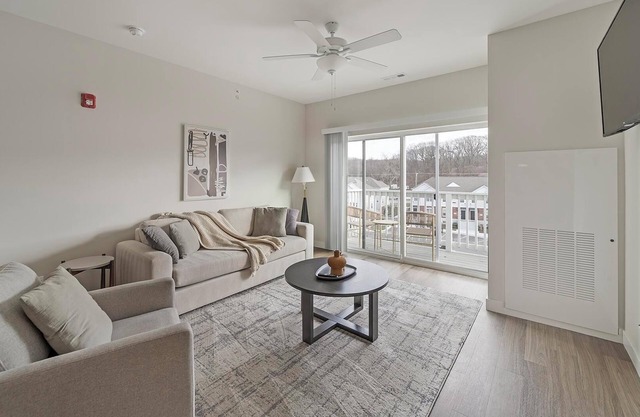 Landing | Stunning 2BD, Clubhouse, Gym