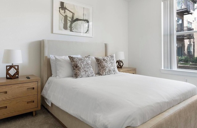 Landing | Stylish 1BD, Pool, Gym