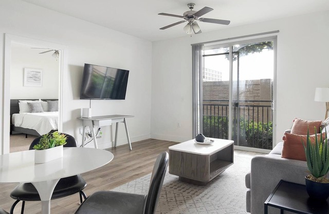 Landing | Stylish 1BD, Pool, Gym