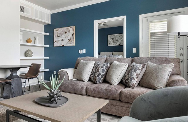Landing | Stylish 1BD, Gym, Clubhouse