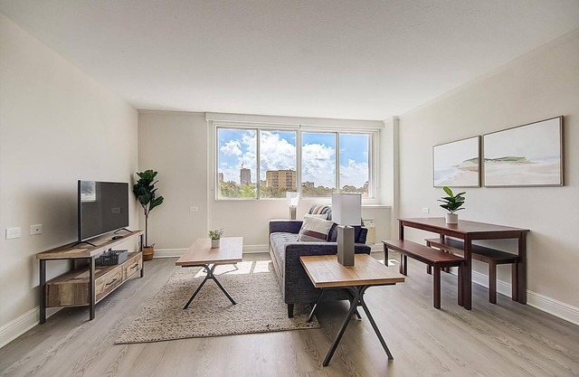 Landing | Stylish 2BD, Courtyard, Gym