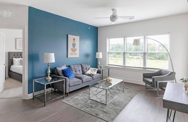 Landing | Stylish 2BD, Gym, Pool