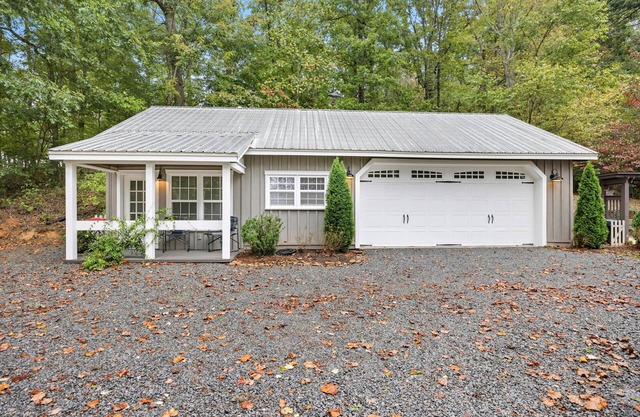 Lane's End Cottage | Quaint Apartment | 7 Day Minimum