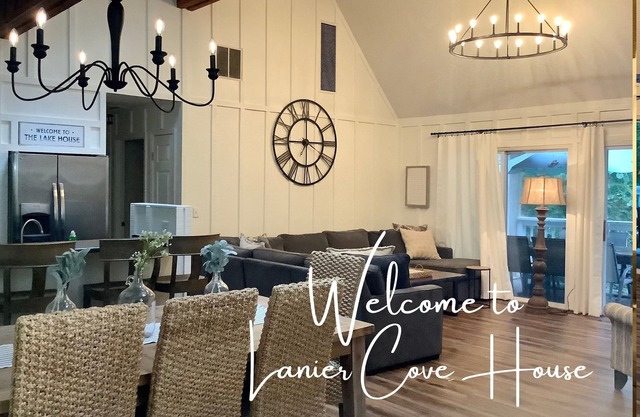 Lanier Cove House - Waterfront Lakehouse with Dock on private cove!