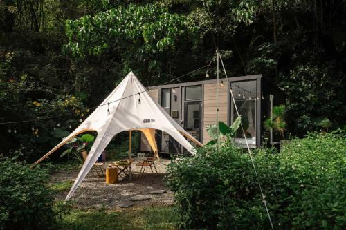 Lanka 2 by Tiny Away