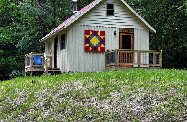 Lansing, North Carolina Appalachian Solar Powered Cabin Paradise