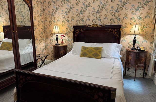 Large 1 Bedroom 1 Bath located in a boutique hotel