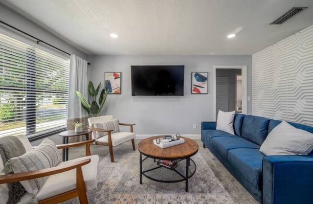 Large 2 bedroom with King bed and Patio!