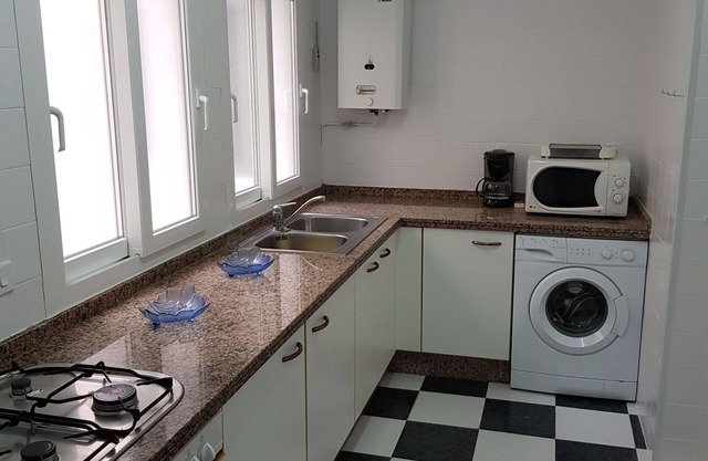Large 3 bedroom apartment, bathroom and toilet 5 minutes from the beach